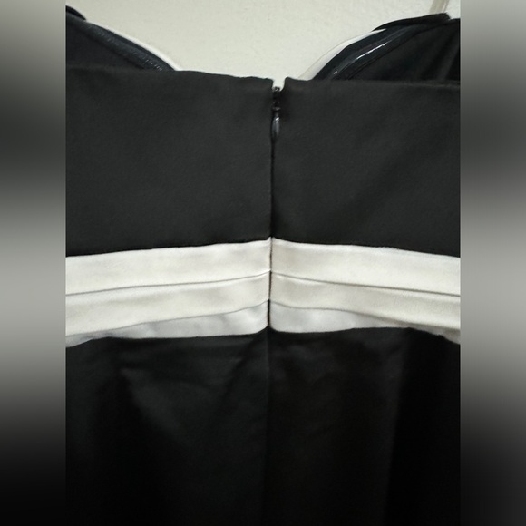 BCBG Max Azria Black Strapless White Satin Bow Cocktail Dress Size 8 - Picture 6 of 14